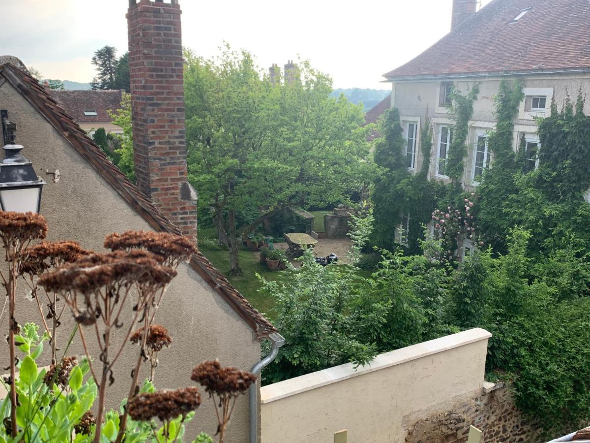 Le Nid Perché Bed and Breakfast Saint-Sauveur-en-Puisaye Exterior foto